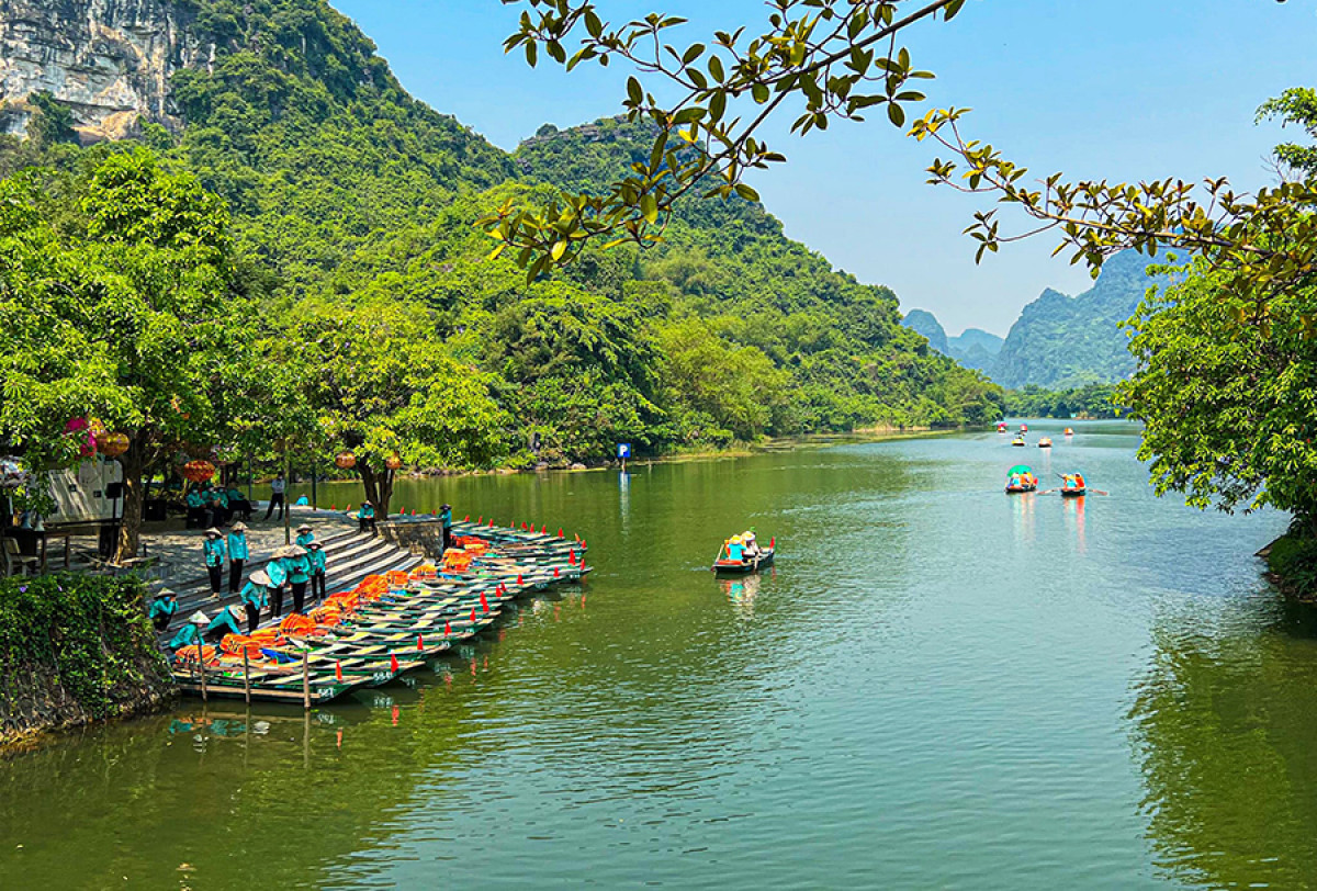 TOUR HÀNG NGÀY: HÀ NỘI - HOA LƯ  - TRÀNG AN 1 NGÀY