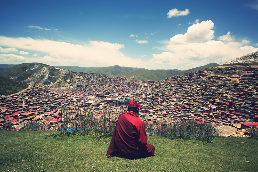 Thung lũng đỏ Larung Gar – Học viện Phật giáo lớn nhất thế giới