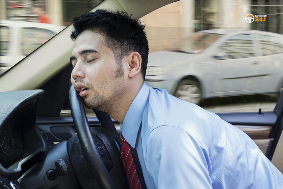 Tuyệt đối không lái xe khi mệt mỏi: An toàn của bạn và cộng đồng là trên hết