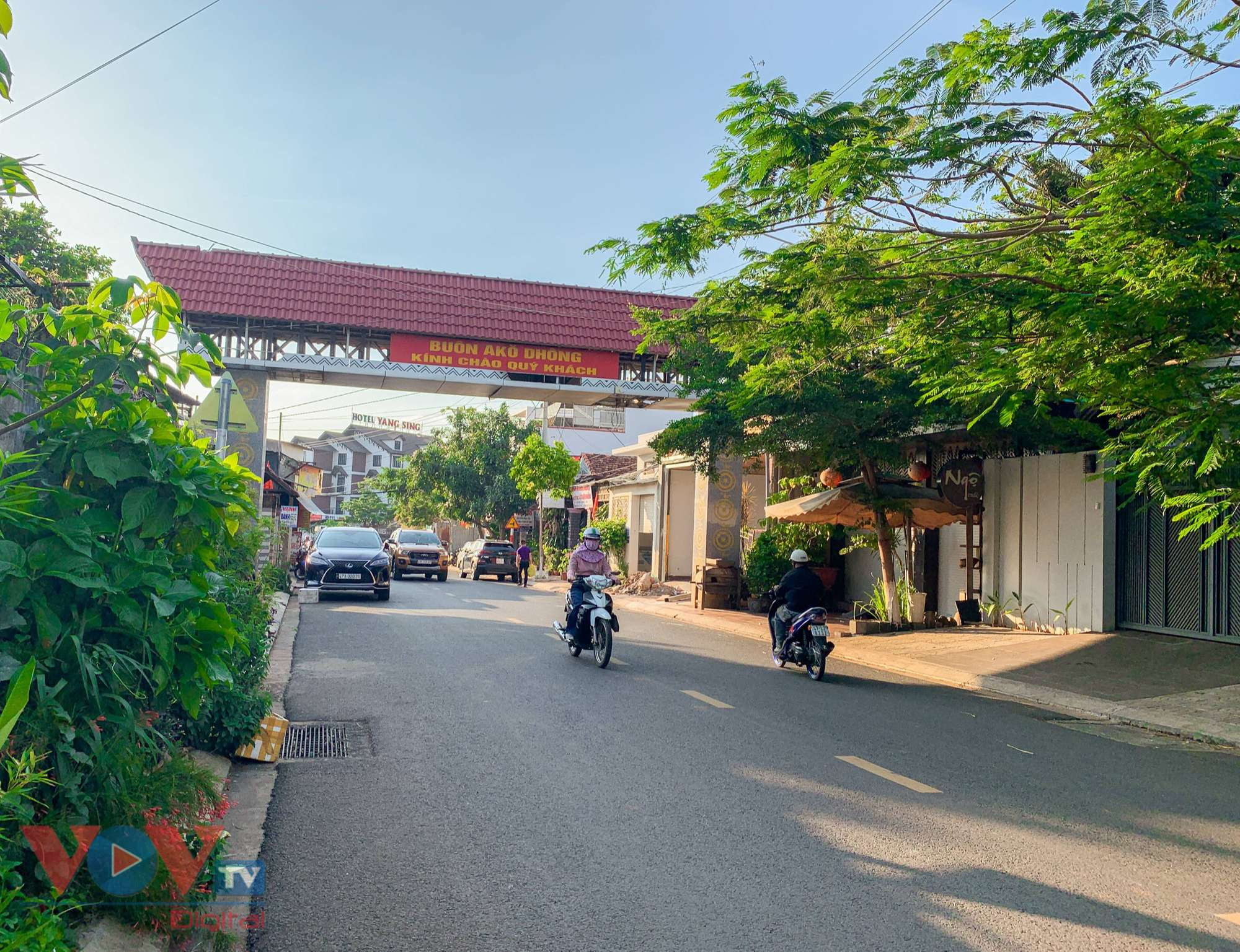 Thăm AKô Dhông, buôn giàu đẹp nhất Tây Nguyên
