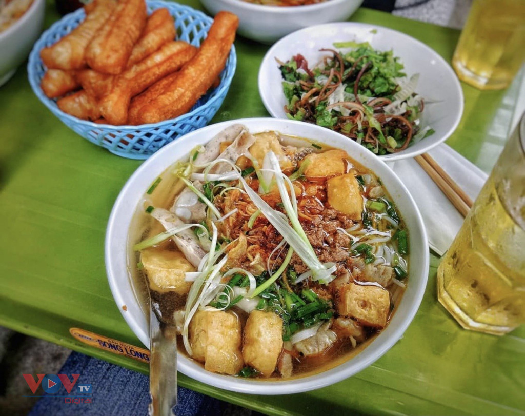 Hàng quán Hà Nội "ngày trở lại", các món ăn thu hút thực khách Thủ đô