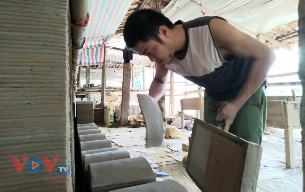 Độc đáo nghề làm ngói âm dương của người Tày, Nùng xứ Lạng